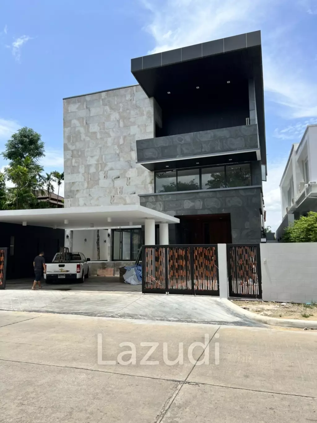5 Bed 6 Bath House For Sale