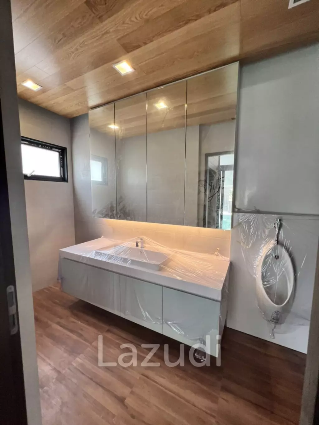 5 Bed 6 Bath House For Sale