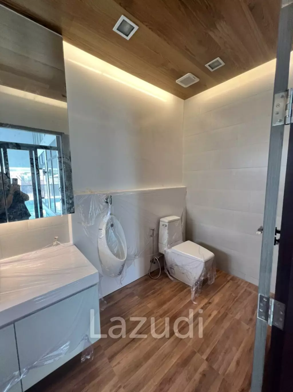 5 Bed 6 Bath House For Sale