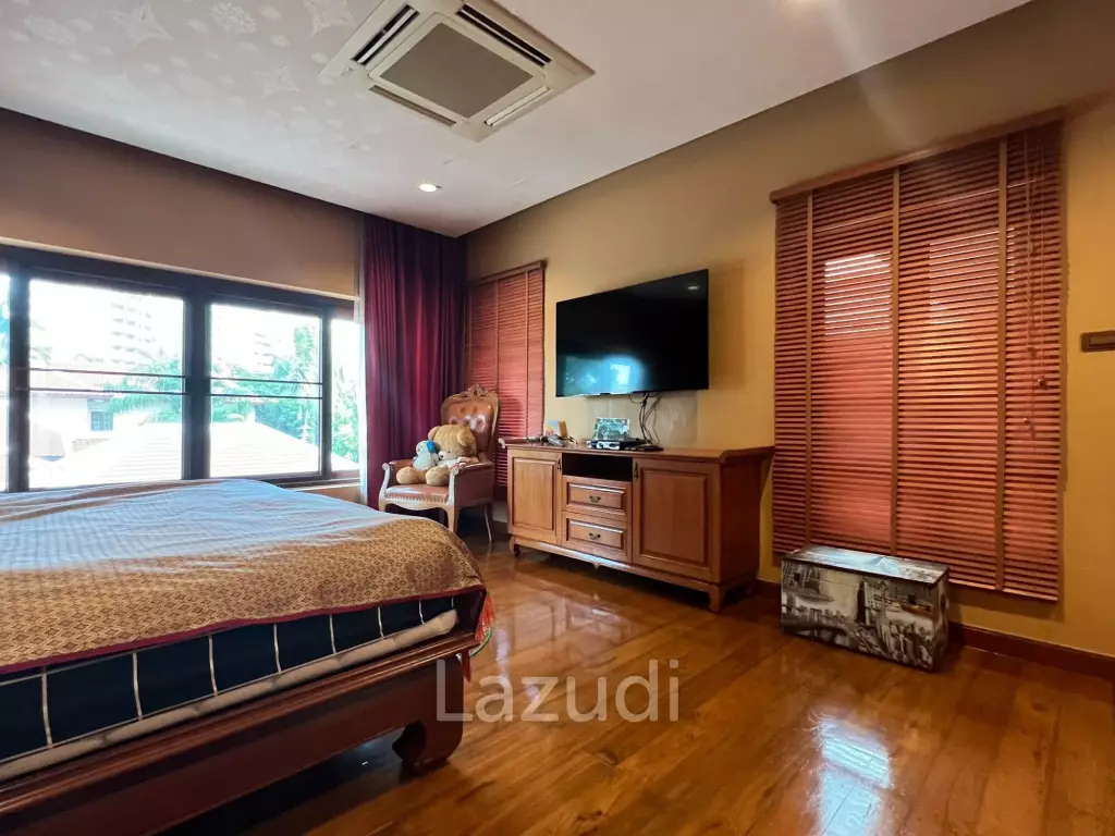 5 Bed 6 Bath House with Swimming Pool