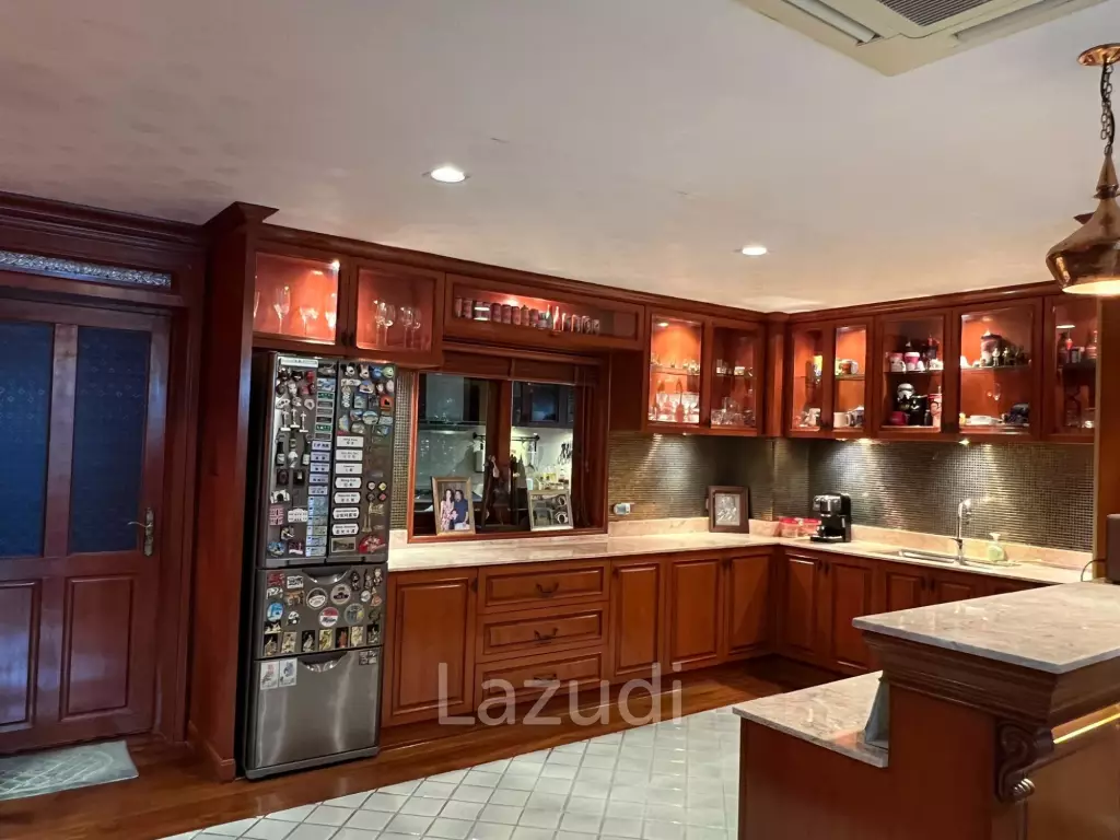 5 Bed 6 Bath House with Swimming Pool