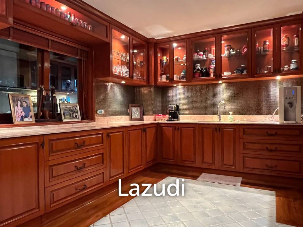 5 Bed 6 Bath House with Swimming Pool