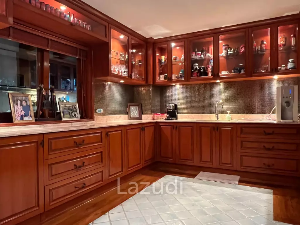 5 Bed 6 Bath House with Swimming Pool