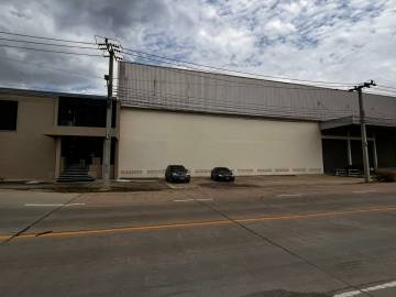 Large Factory with loading gates for sale or rent