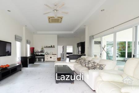 THE LEES 1 : Modern 3 bed 2 bath pool Villa