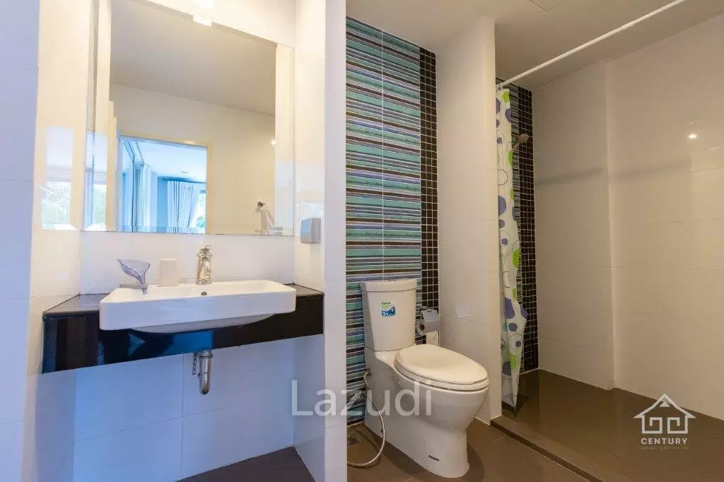 SANTORA :  Well presented 2 bed condo with pool view