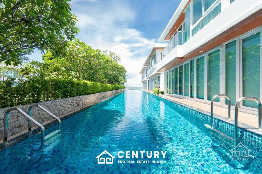 Beautiful Sea views 4 bed beach front condo on Luxury complex