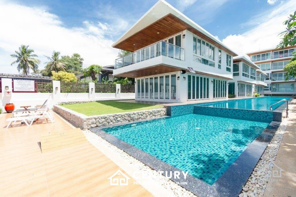 Beautiful Sea views 4 bed beach front condo on Luxury complex