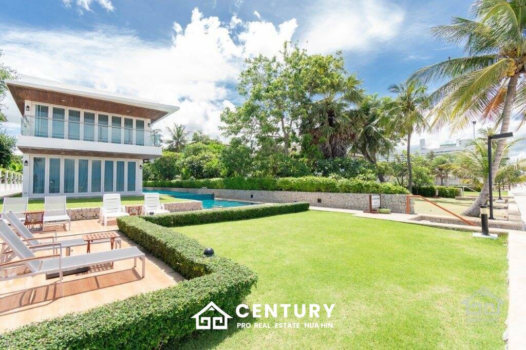 Beautiful Sea views 4 bed beach front condo on Luxury complex