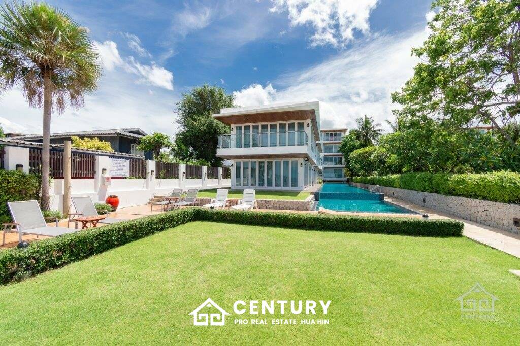 Beautiful Sea views 4 bed beach front condo on Luxury complex