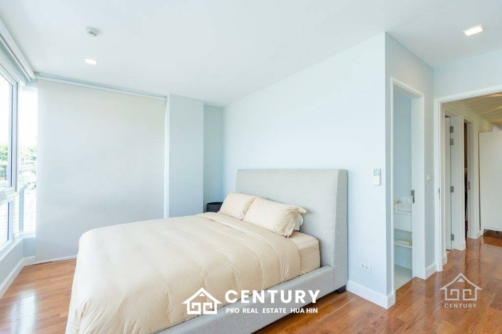 Beautiful Sea views 4 bed beach front condo on Luxury complex