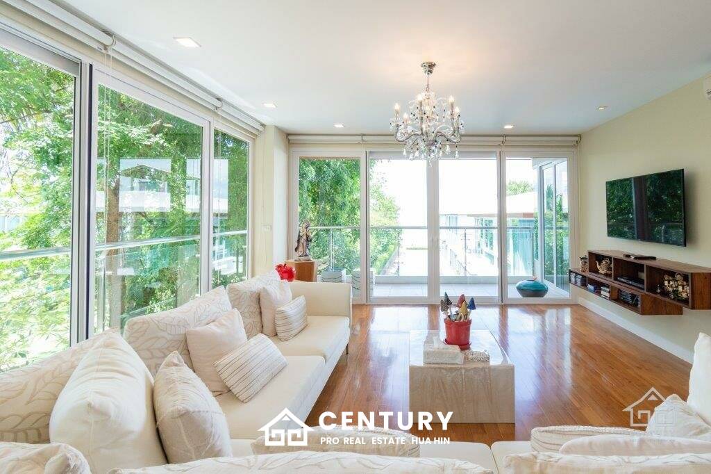 Beautiful Sea views 4 bed beach front condo on Luxury complex