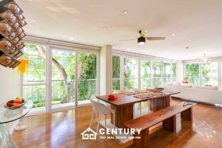 Beautiful Sea views 4 bed beach front condo on Luxury complex