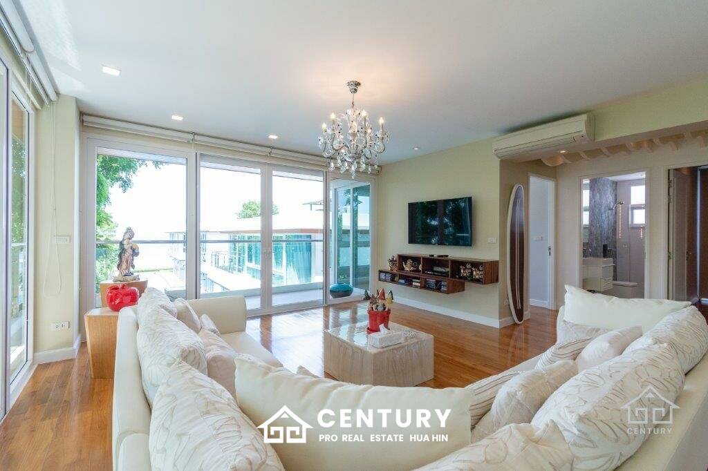 Beautiful Sea views 4 bed beach front condo on Luxury complex