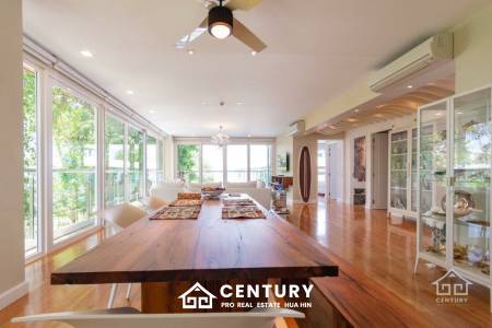 Beautiful Sea views 4 bed beach front condo on Luxury complex