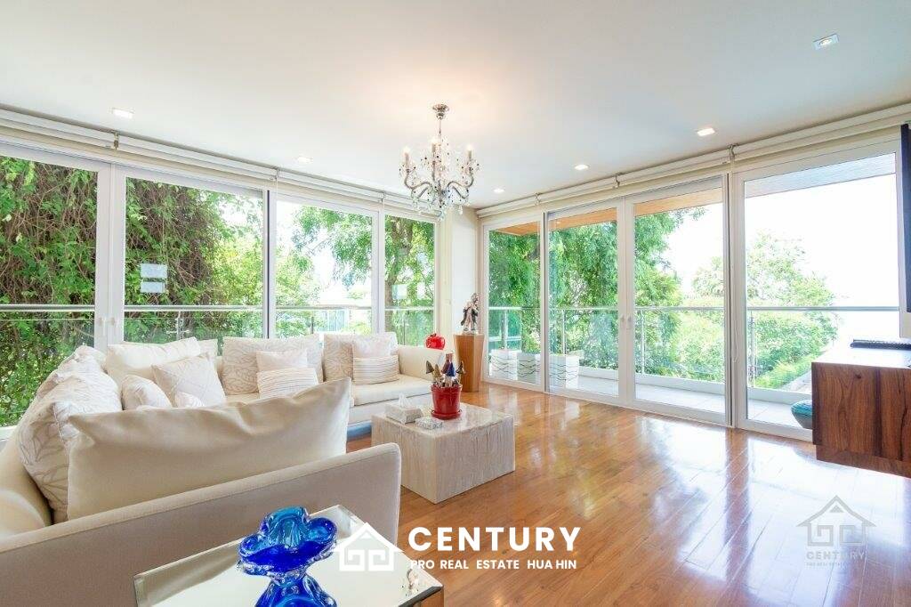 Beautiful Sea views 4 bed beach front condo on Luxury complex