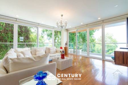 Beautiful Sea views 4 bed beach front condo on Luxury complex