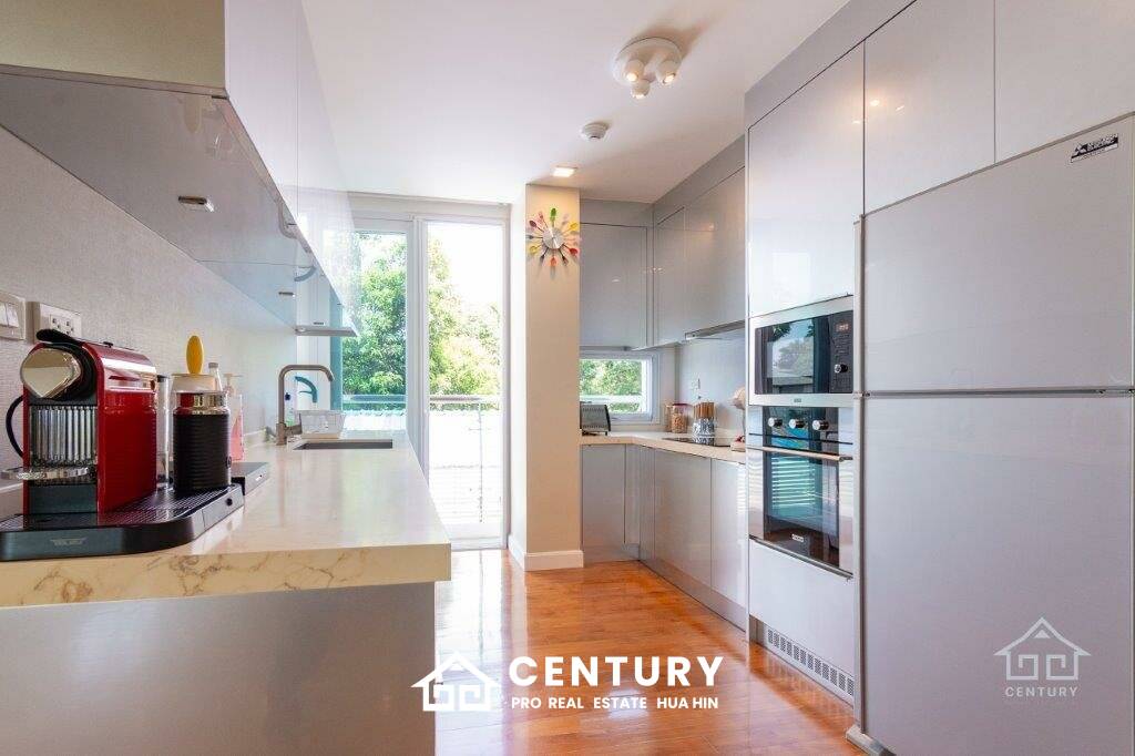 Beautiful Sea views 4 bed beach front condo on Luxury complex