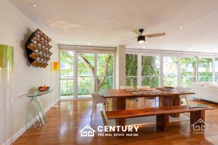 Beautiful Sea views 4 bed beach front condo on Luxury complex