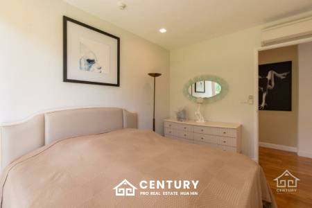 Beautiful Sea views 4 bed beach front condo on Luxury complex