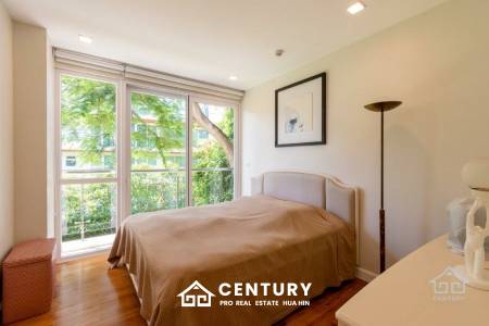 Beautiful Sea views 4 bed beach front condo on Luxury complex