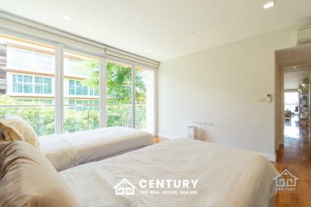 Beautiful Sea views 4 bed beach front condo on Luxury complex