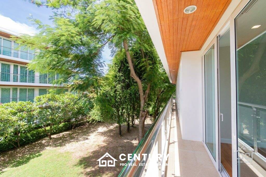 Beautiful Sea views 4 bed beach front condo on Luxury complex