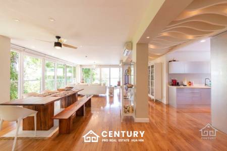 Beautiful Sea views 4 bed beach front condo on Luxury complex