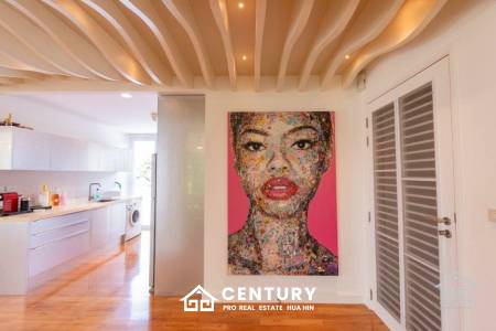 Beautiful Sea views 4 bed beach front condo on Luxury complex