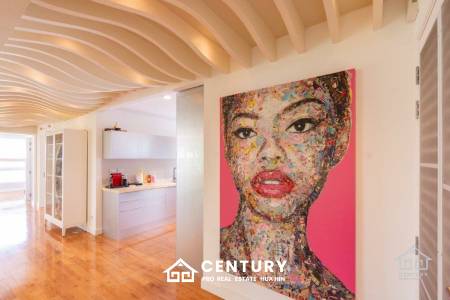 Beautiful Sea views 4 bed beach front condo on Luxury complex