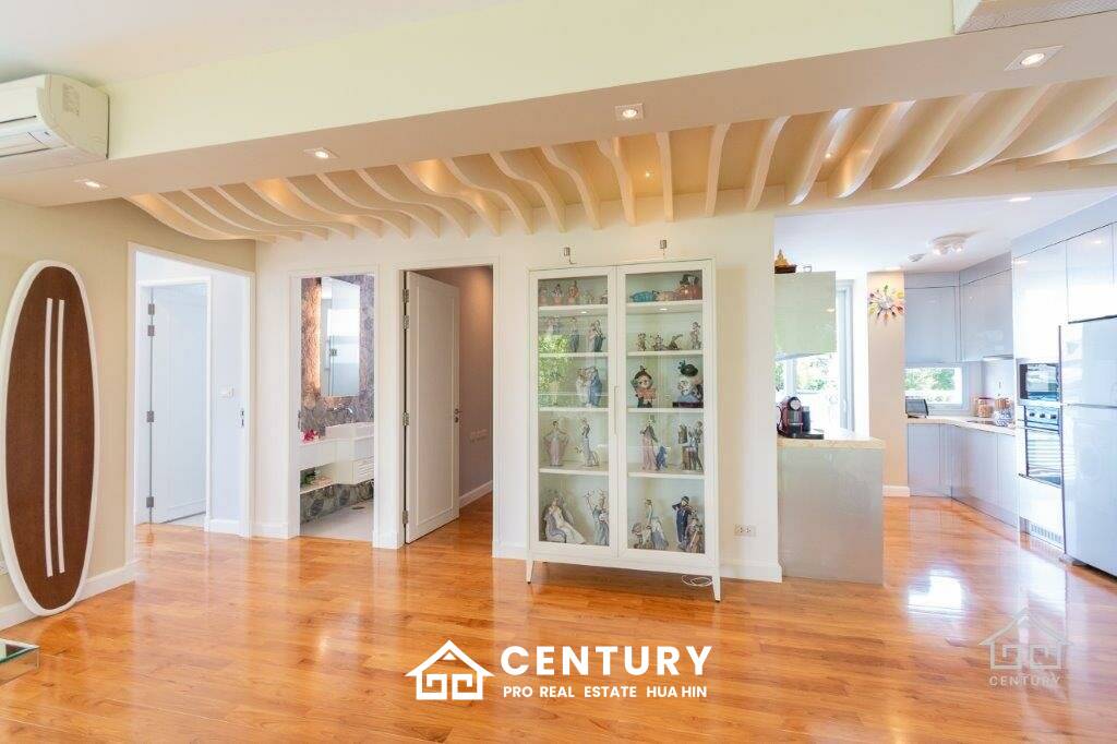 Beautiful Sea views 4 bed beach front condo on Luxury complex