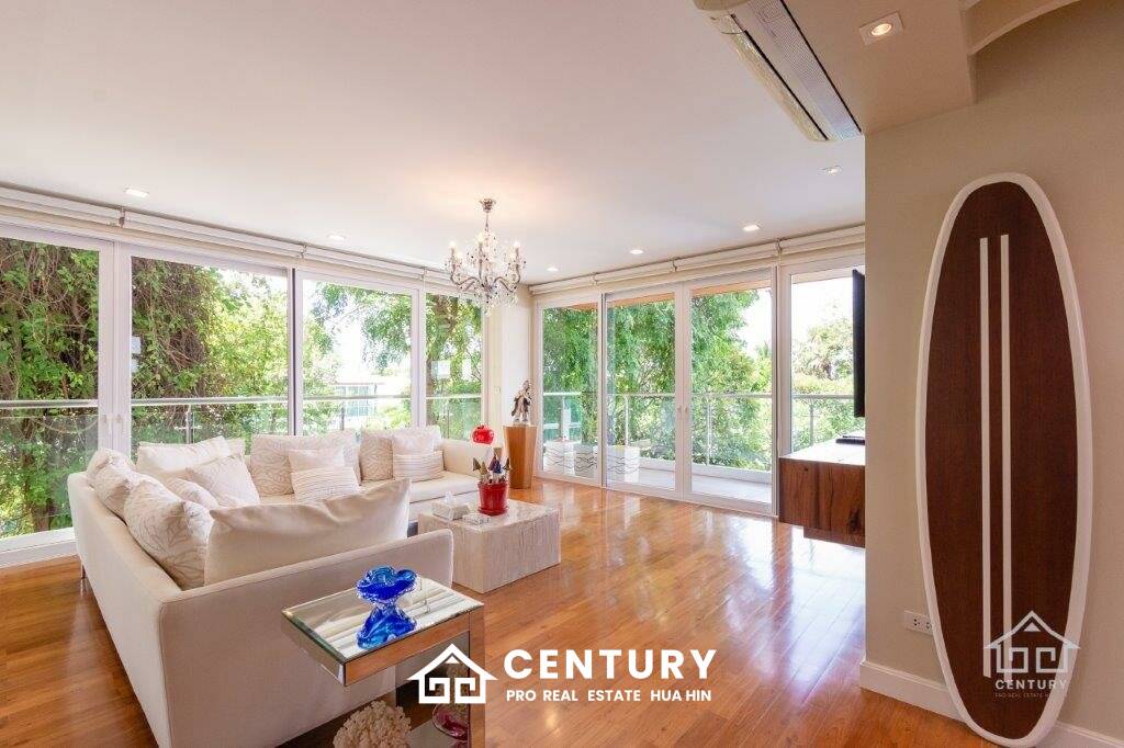 Beautiful Sea views 4 bed beach front condo on Luxury complex