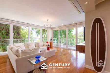 Beautiful Sea views 4 bed beach front condo on Luxury complex