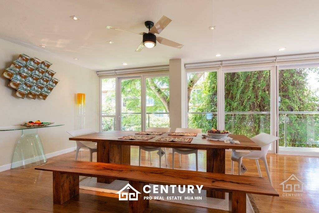 Beautiful Sea views 4 bed beach front condo on Luxury complex