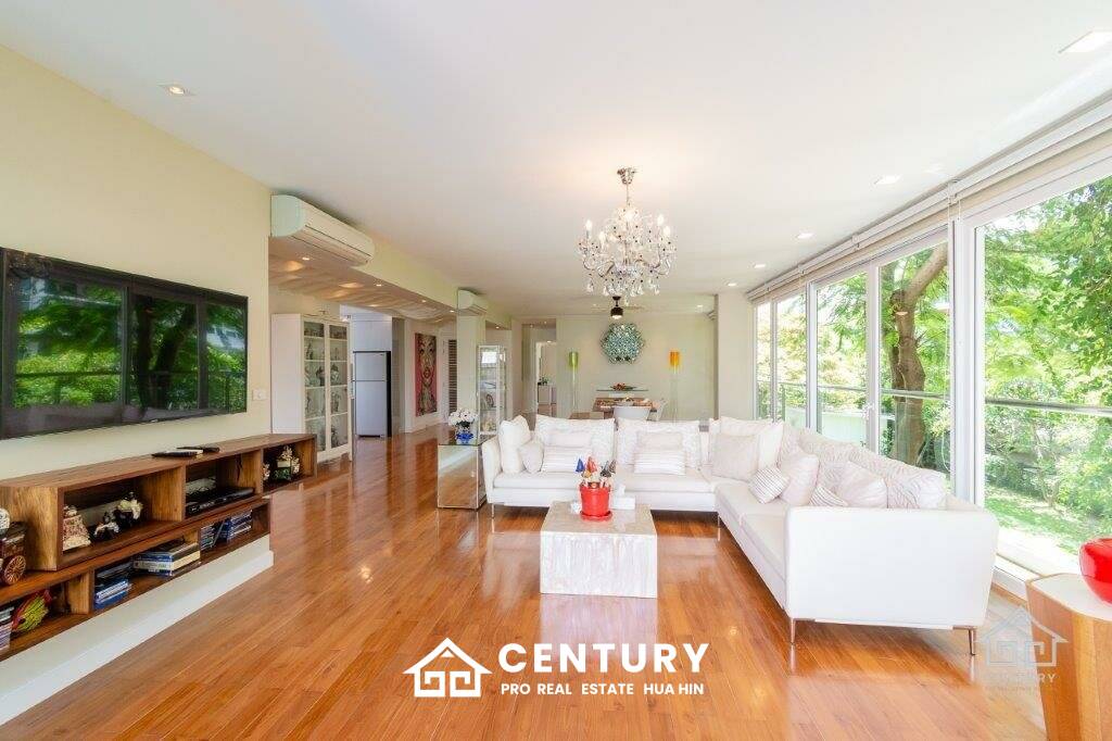 Beautiful Sea views 4 bed beach front condo on Luxury complex