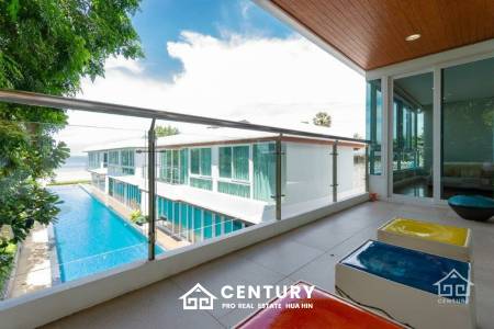 Beautiful Sea views 4 bed beach front condo on Luxury complex