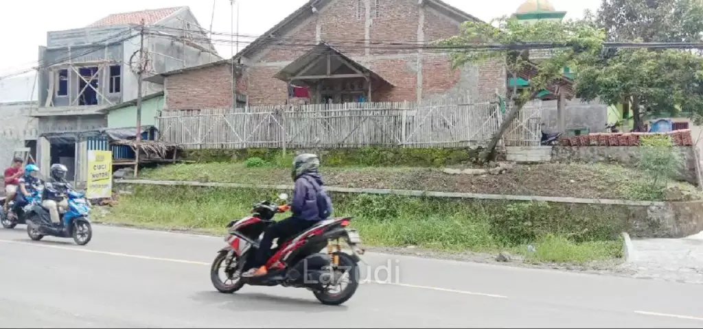 Rumah Dijual BU Pinggir Jalan + Tempat Usaha di Cilacap Dekat Bandara Tunggul Wulung Cilacap, Pasar Jeruklegi Cilacap