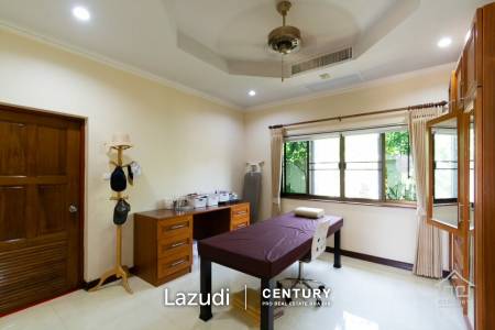 SIAM VILLA : Large 4 bed Pool Villa On Big Plot near town and beaches