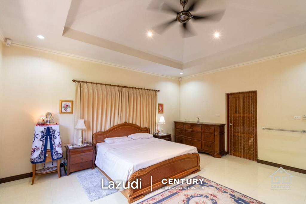 SIAM VILLA : Large 4 bed Pool Villa On Big Plot near town and beaches