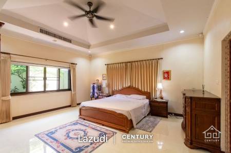 SIAM VILLA : Large 4 bed Pool Villa On Big Plot near town and beaches