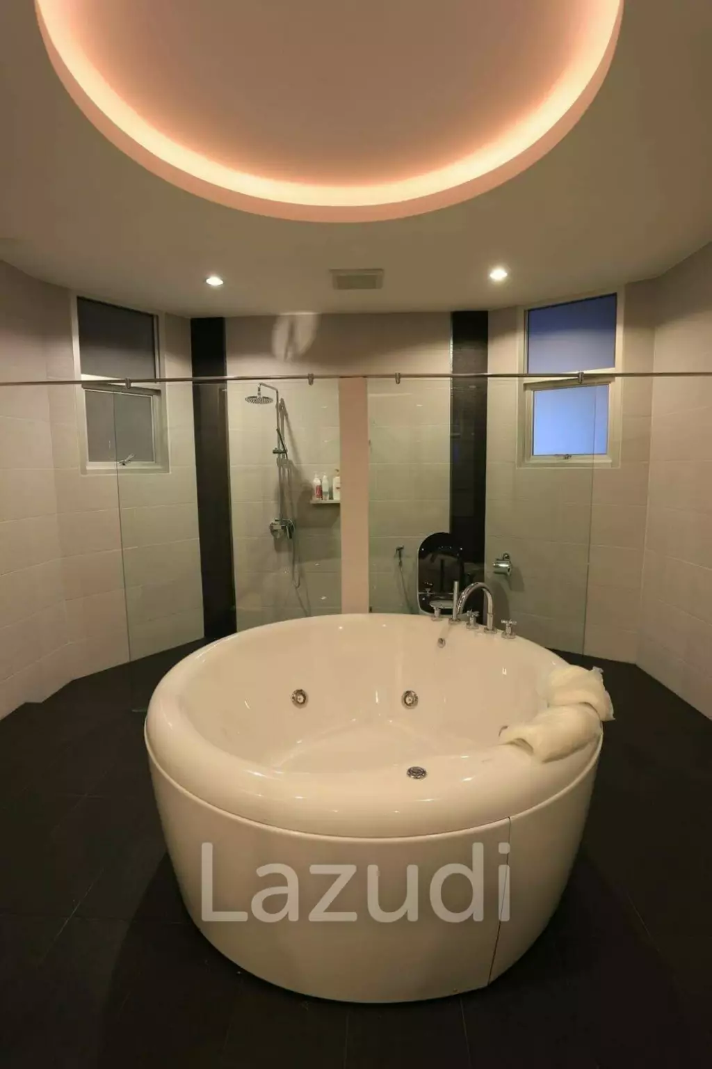4 Bed 320 SQ.M Pool Villa in North Pattaya