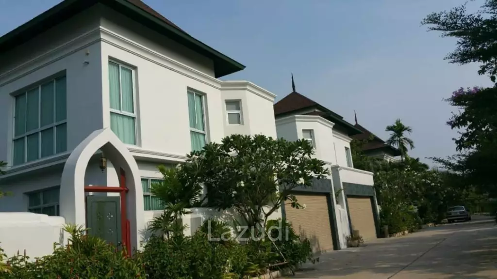 4 Bed 320 SQ.M Pool Villa in North Pattaya
