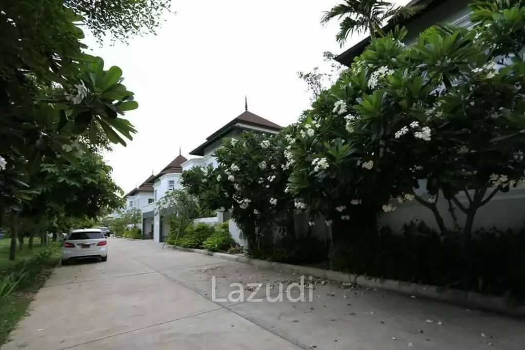 4 Bed 320 SQ.M Pool Villa in North Pattaya