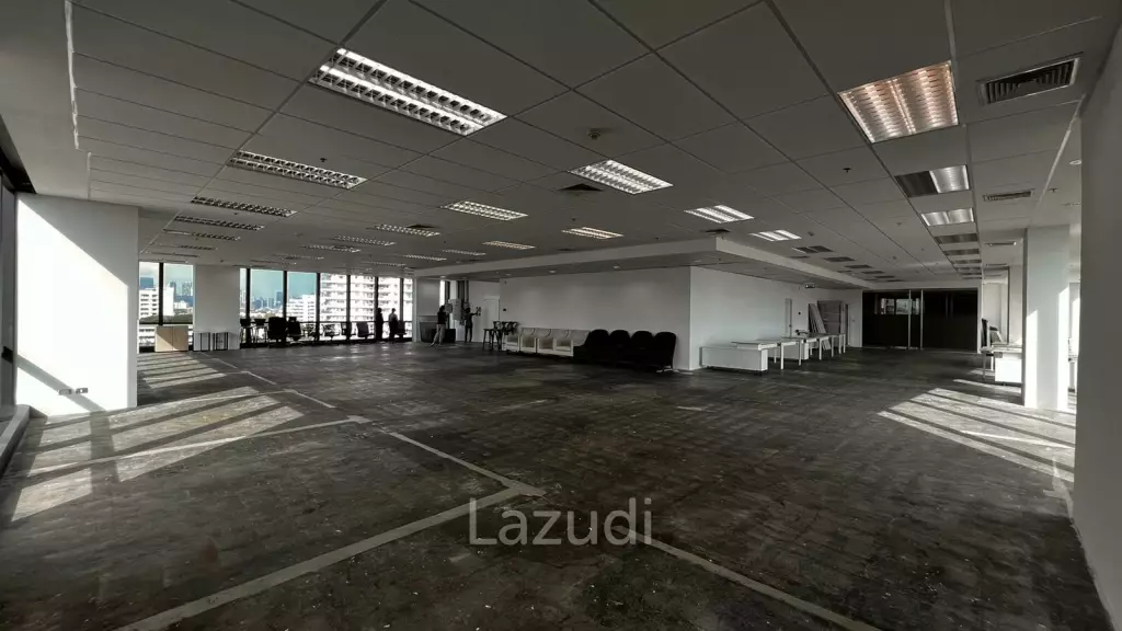 Office For Rent At Pipatanasin Building