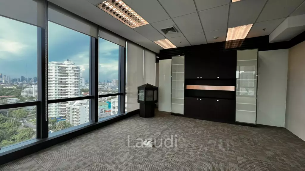 Office For Rent At Pipatanasin Building