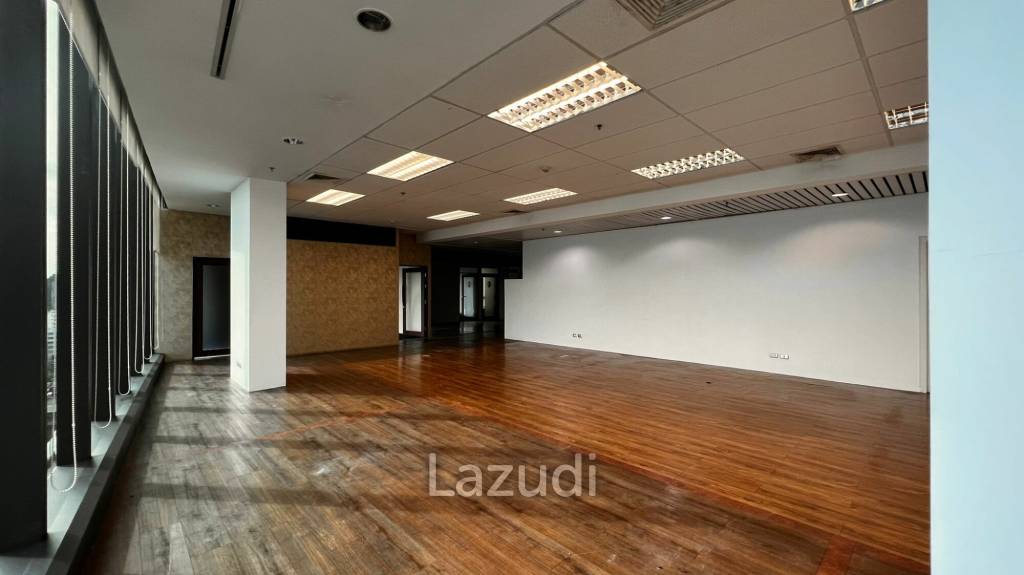 Office For Rent At Pipatanasin Building