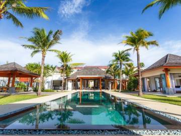 Modern Thai Villa walking distance to Boat Avenue