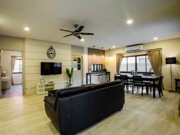 House with Swimming Pool for Sale