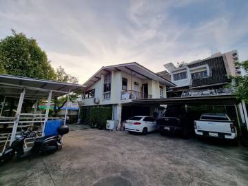 7 Bed 6 Bathroom Detached House for Sale