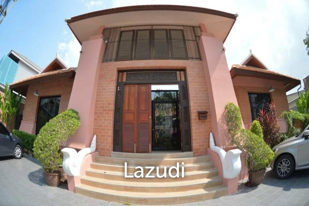 10 Bedrooms 8 Bathroom Villa at Pratamnak